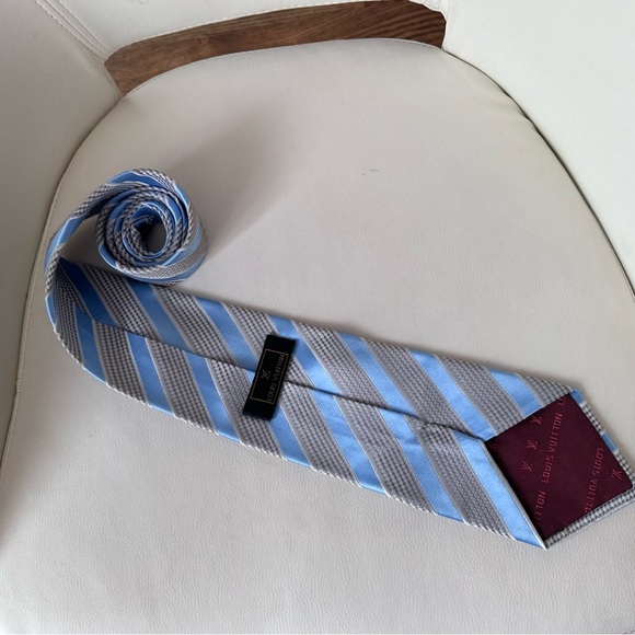 Louis Vuitton Silk Tie - Picture 12 of 14